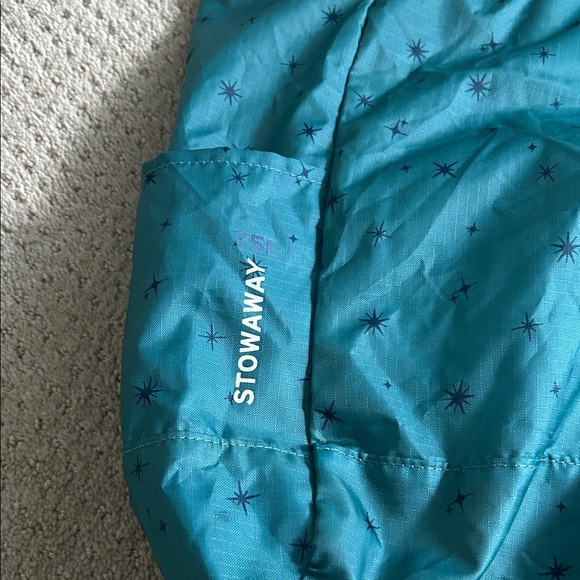 Eddie Bauer Teal and Tan Starry 25L Stowaway Tote - Picture 5 of 6